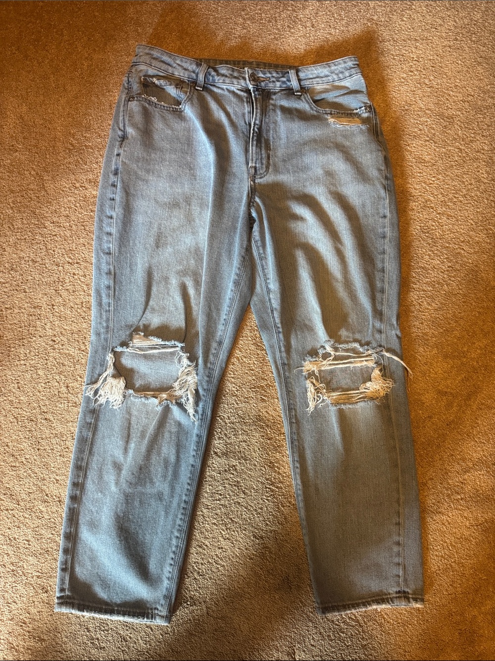 American Eagle Outfitters Distressed Cropped Jeans - Light Blue